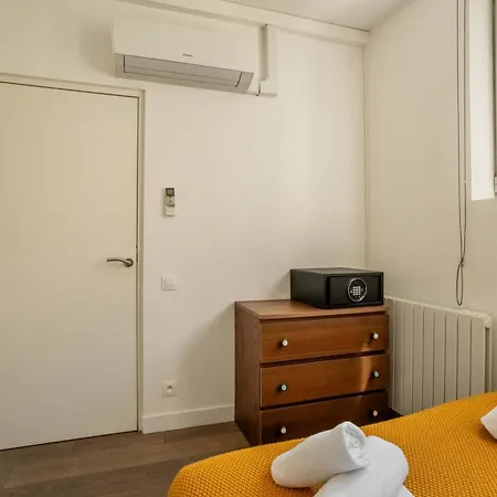 Montmartre Stylish And Bright 3bd With Terrace Parigi